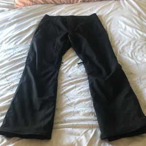 686 brand snowboarding pants.